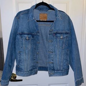 🖤 Levis Denim trucker jacket​​​​​​​🖤​